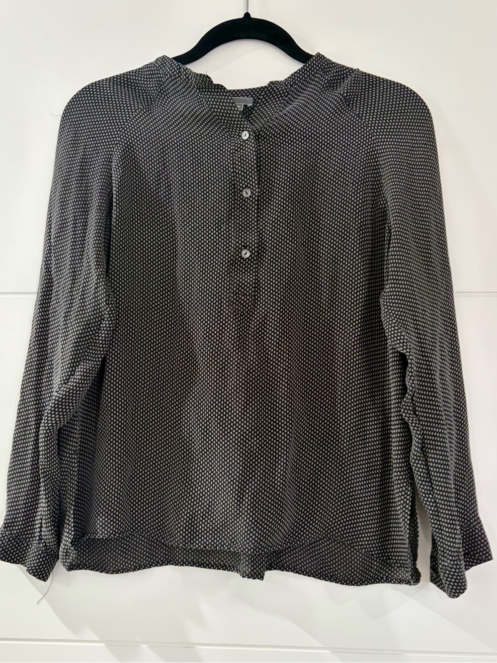 Vince 100% Silk Black Micro-Print Long Sleeve Shirt, Women’s XS 1/4 Bttn Blouse